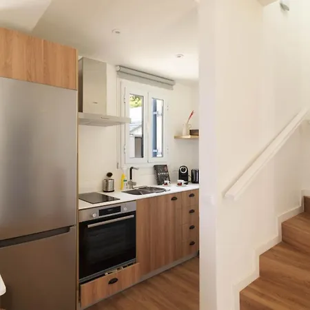 Villa Omega - Coastal Calm At Moonlight Pahíamosz