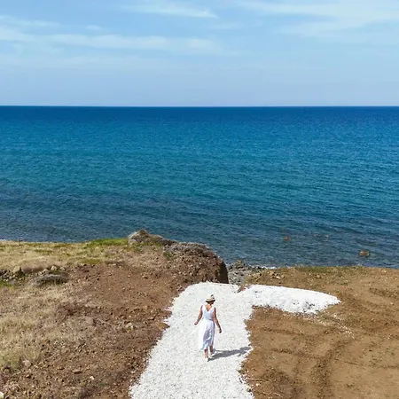 Villa Omega - Coastal Calm At Moonlight